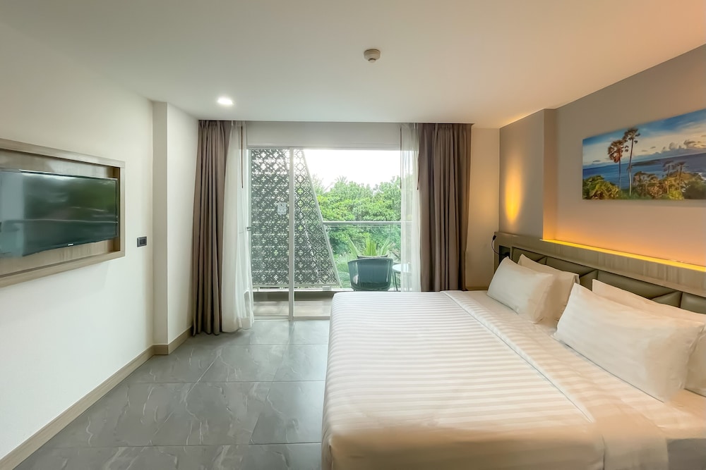 Clarian Hotel Beach Patong 12/49