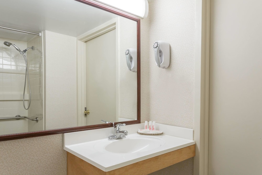 Ramada by Wyndham Triangle/Quantico 8/31