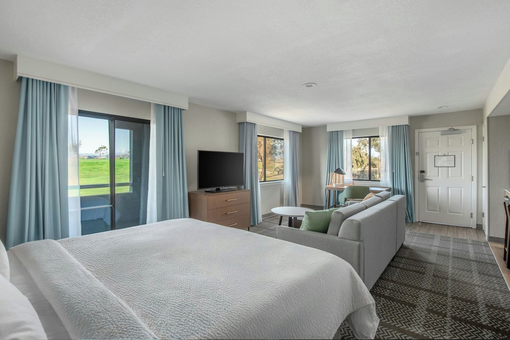 Studio, King Bed, Golf Course View, Kitchen, Accessible، Residence Inn Oxnard River Ridge 2/6