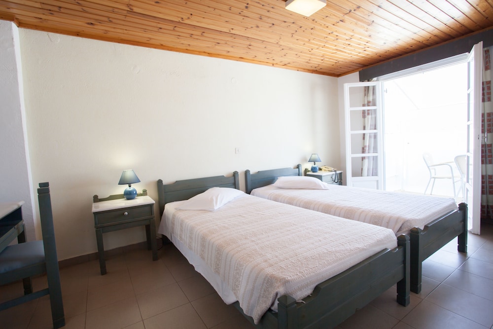 Polos Hotel Paros 30/90