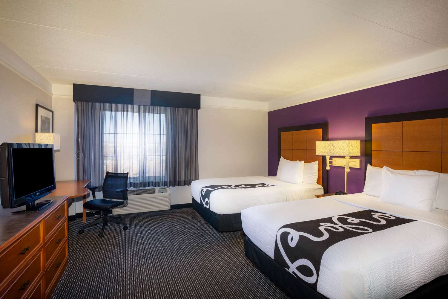 La Quinta Inn Suites St Louis Westport 18/49