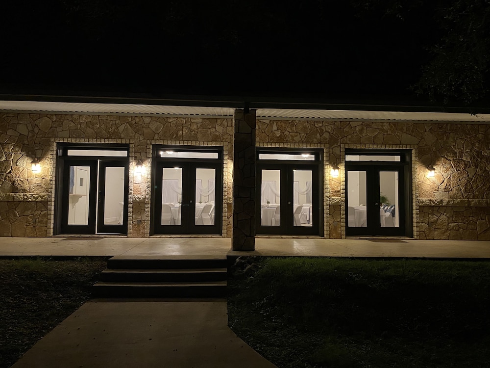 Frio Springs Lodges 25/50