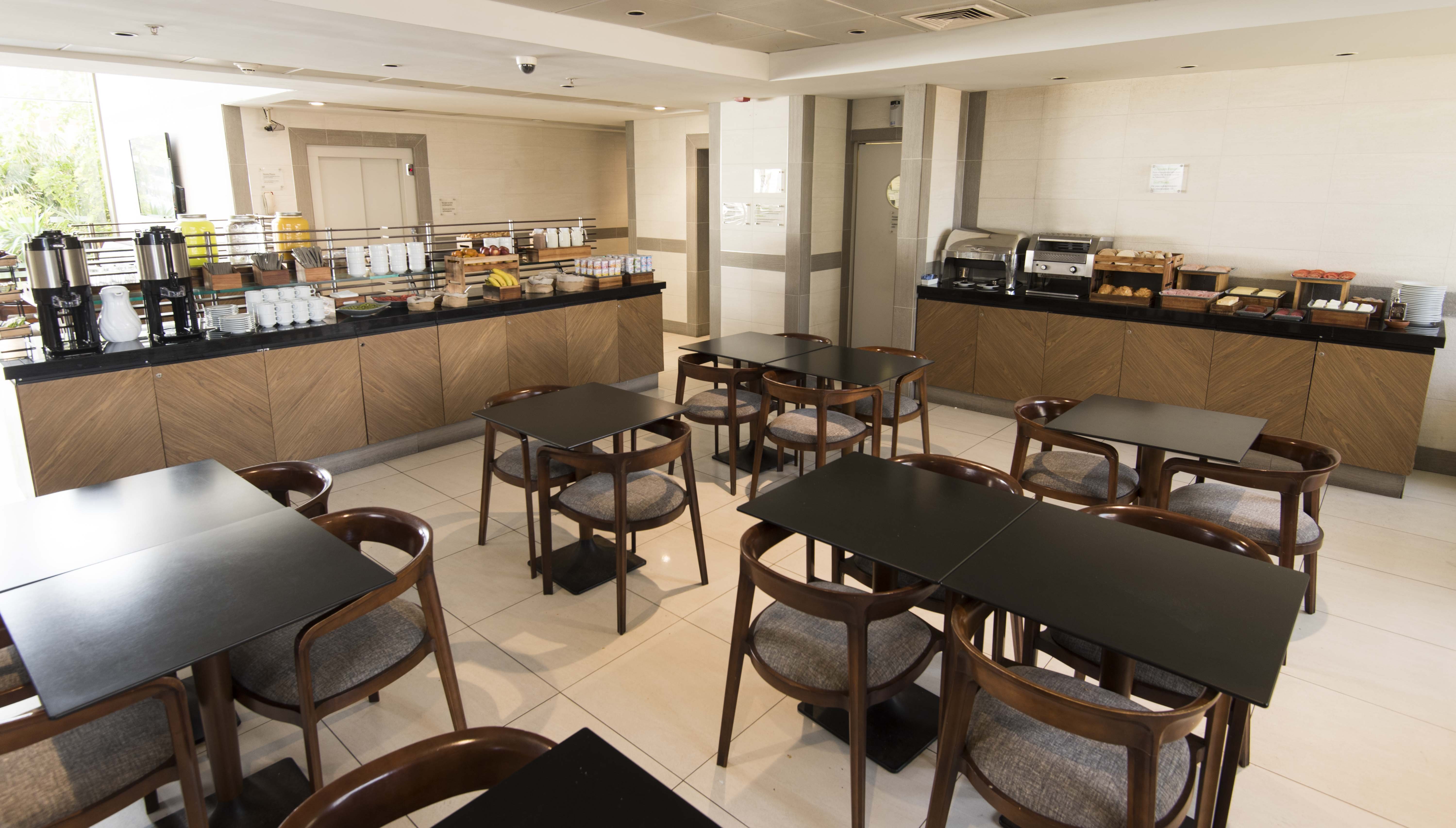 HOLIDAY INN EXPRESS IQUIQUE 51/74
