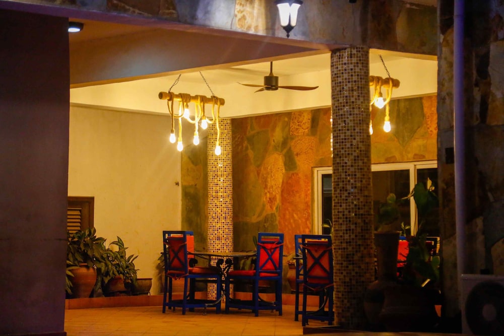 Midindi Hotel 4/61