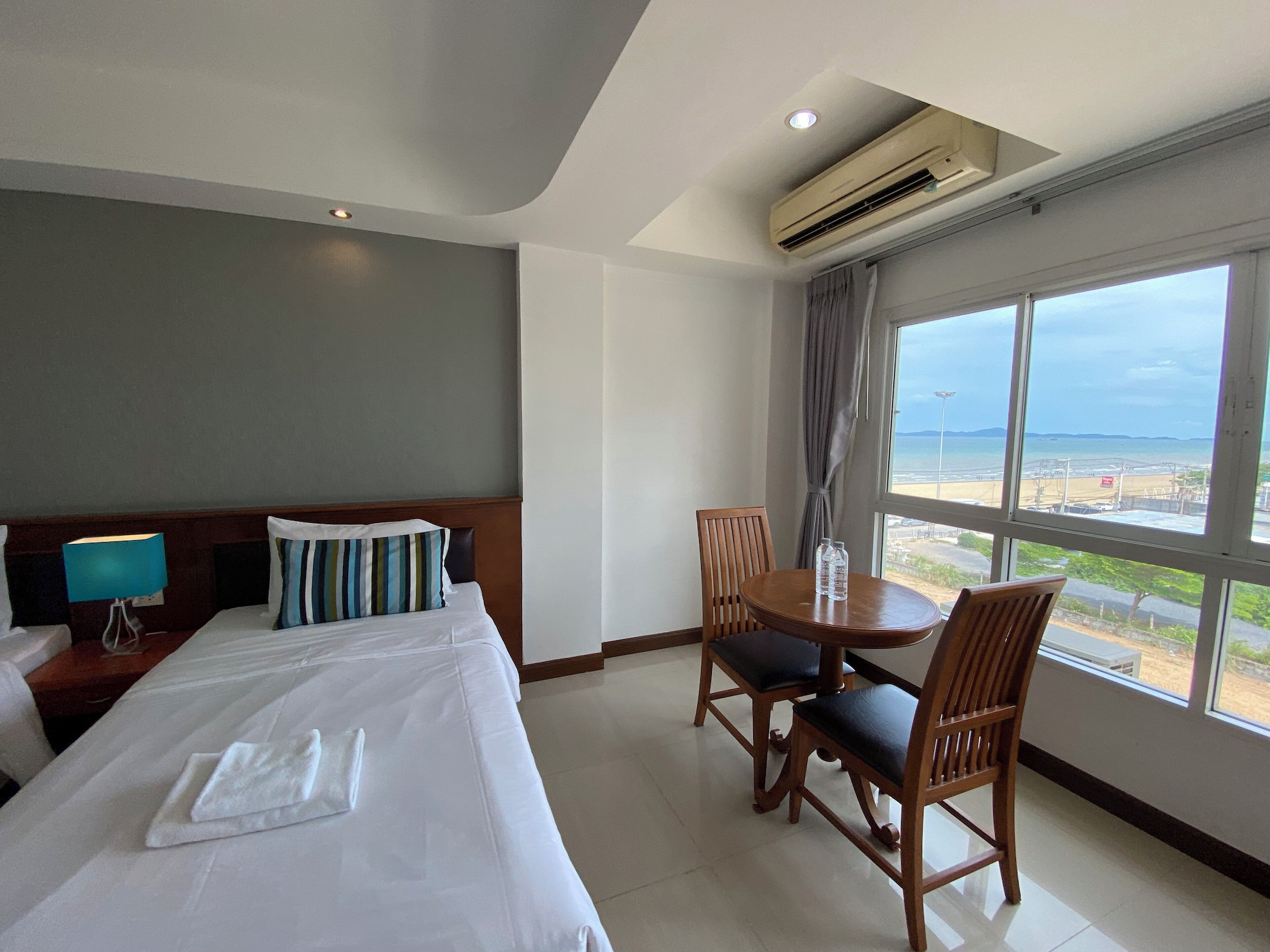 STANDARD, TWIN BEDS, SEA VIEW