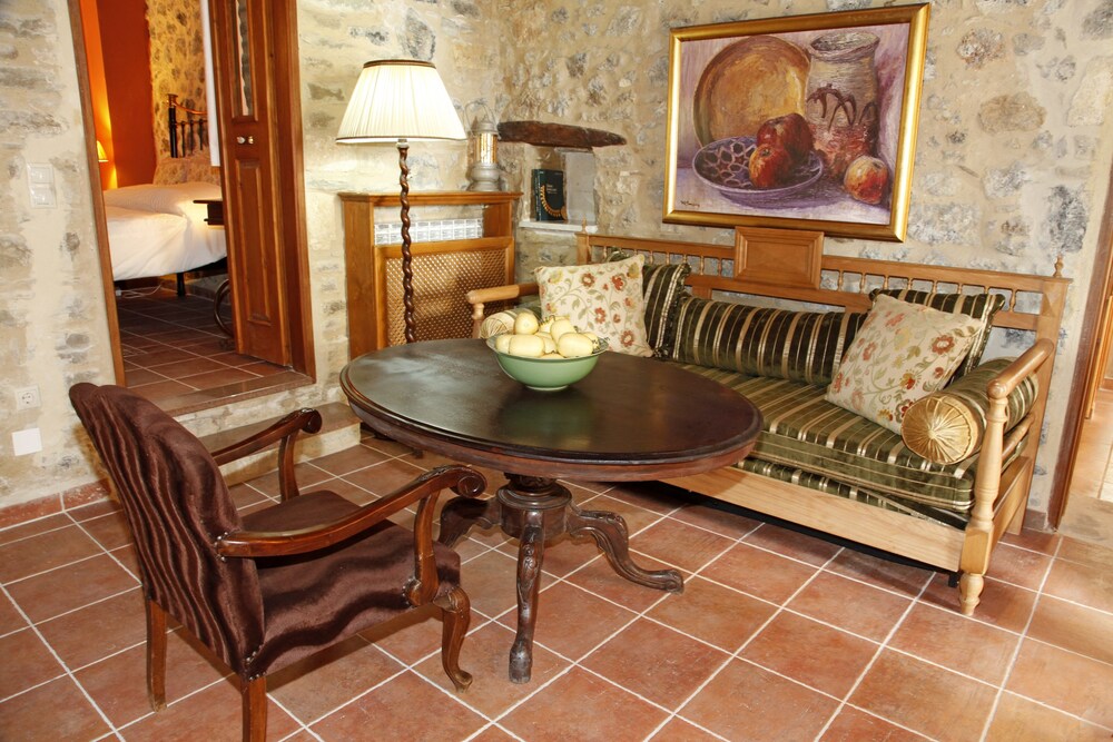 Dorovinis Country Houses 50/50