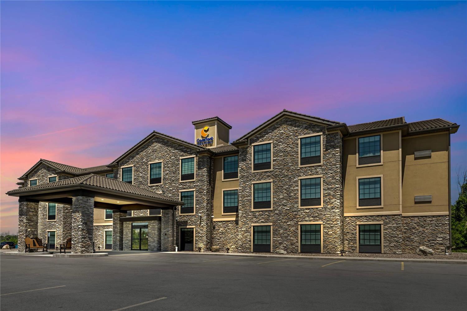 Comfort Inn & Suites Medina NY near Erie Canal 2/23