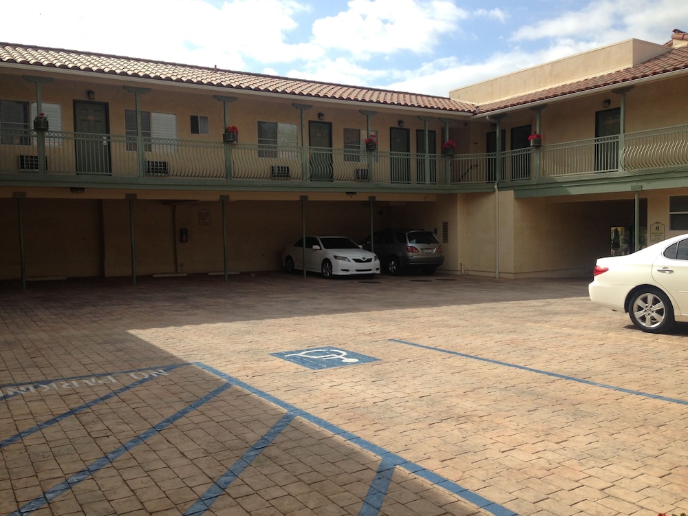 Bella Capri Inn 51/58