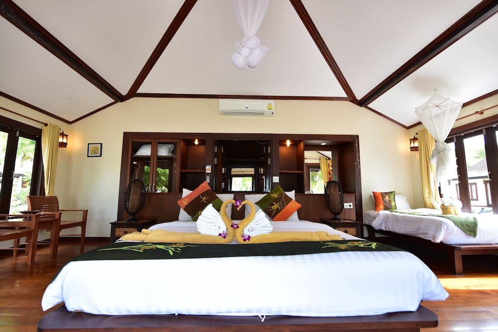 DELUXE, FAMILY, VILLA, BEACH FRONT