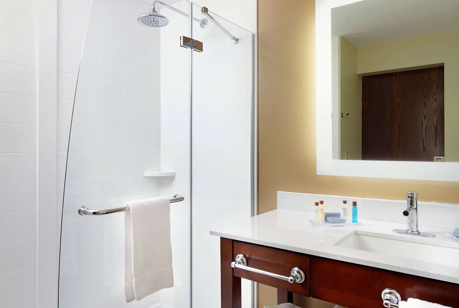 Hawthorn Suites By Wyndham Wheeling At the Highlands 40/45