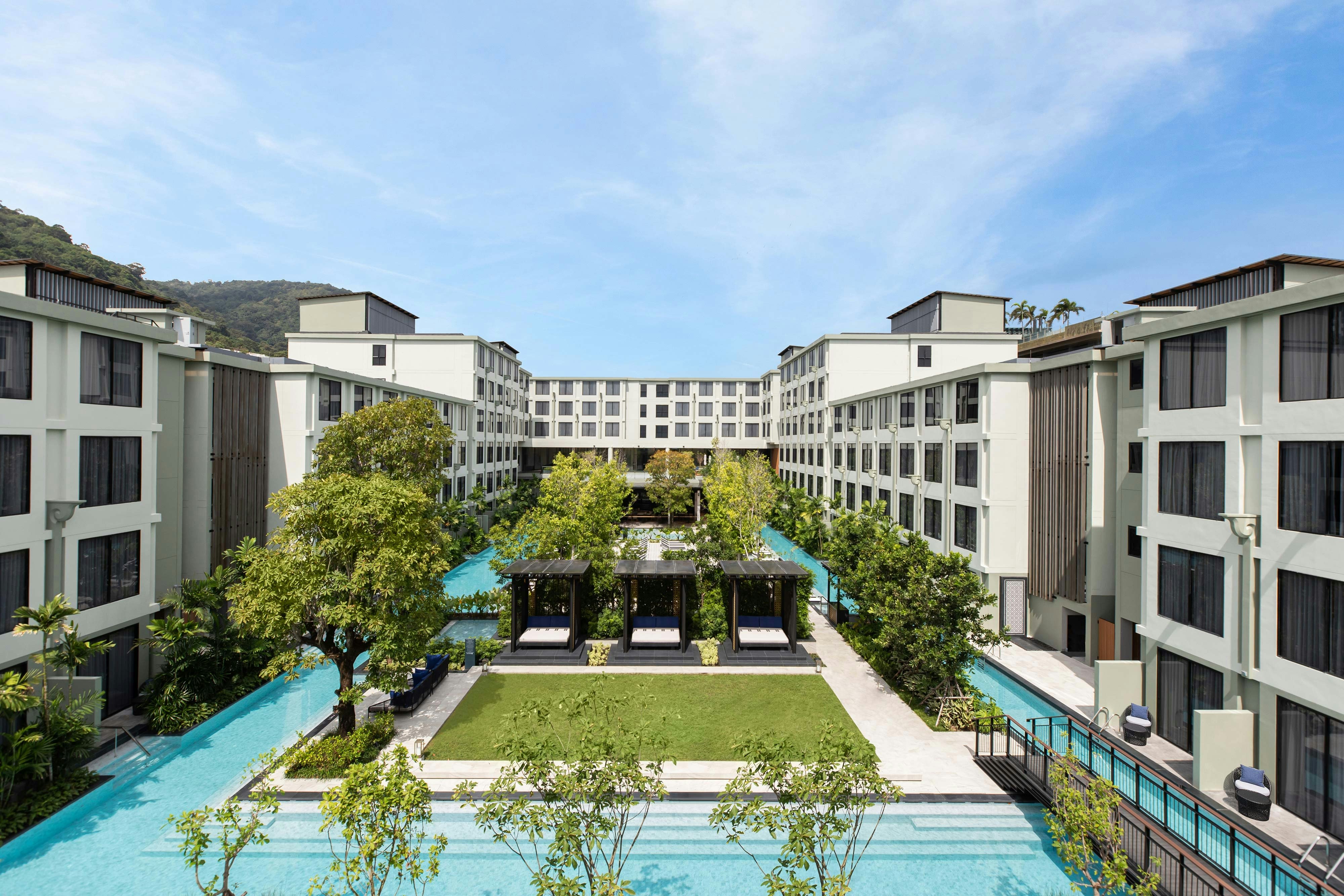 Four Points by Sheraton Phuket Patong Beach Resort 42/44