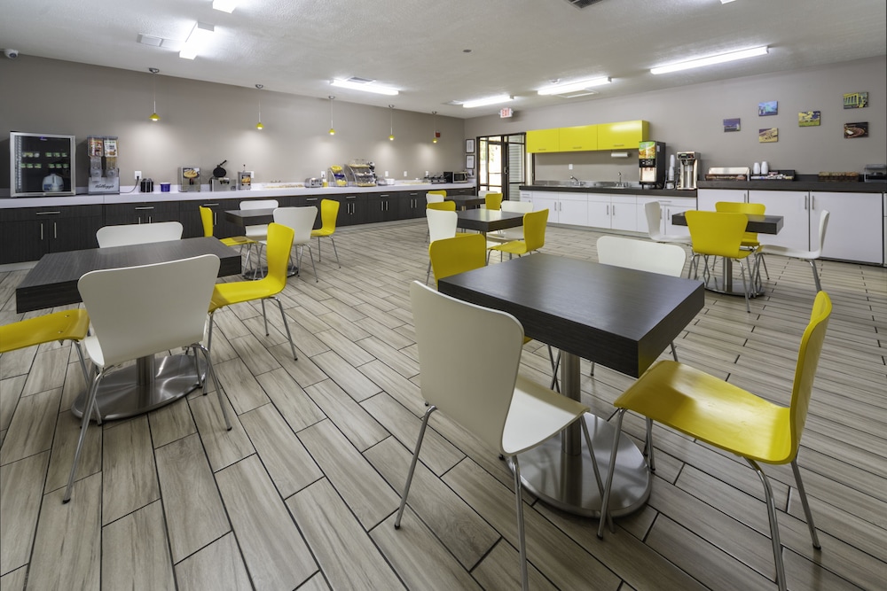 BridgePointe Inn and Suites Council Bluffs 25/29
