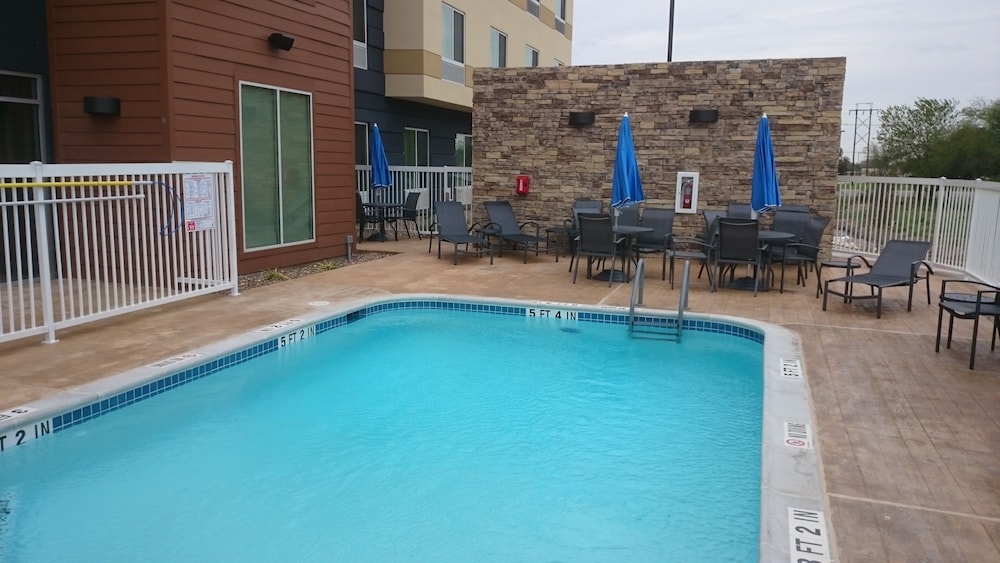 Fairfield Inn Suites Cuero in CUERO - TX