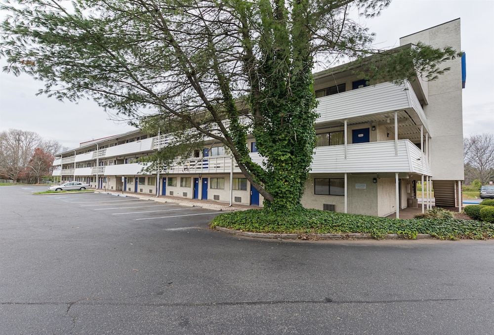 Motel6 Charlotte, NC - Coliseum 49/55