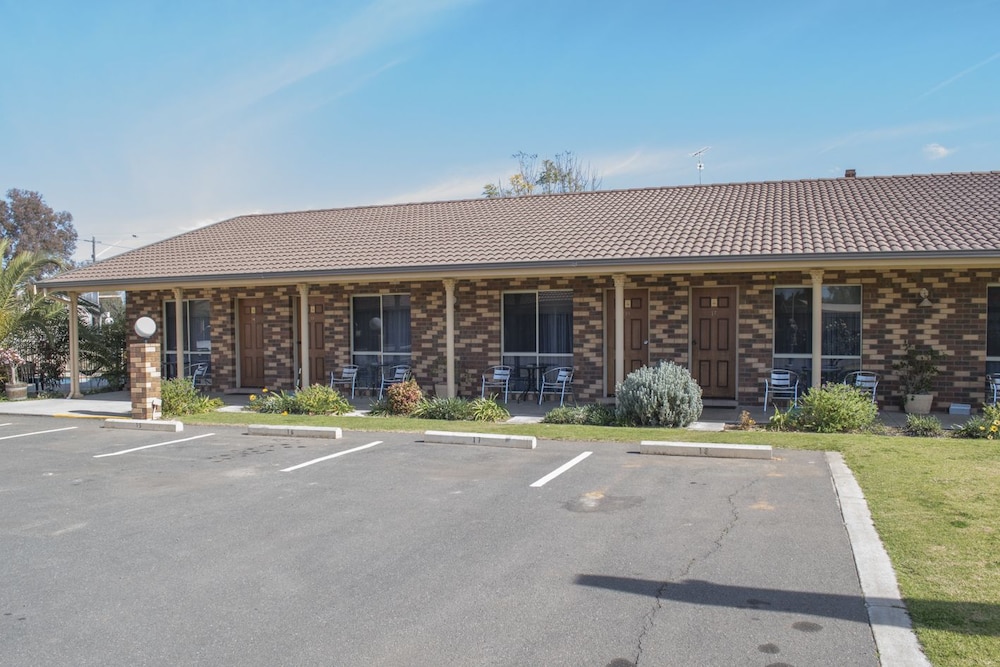 Highway Inn Motel 4/41