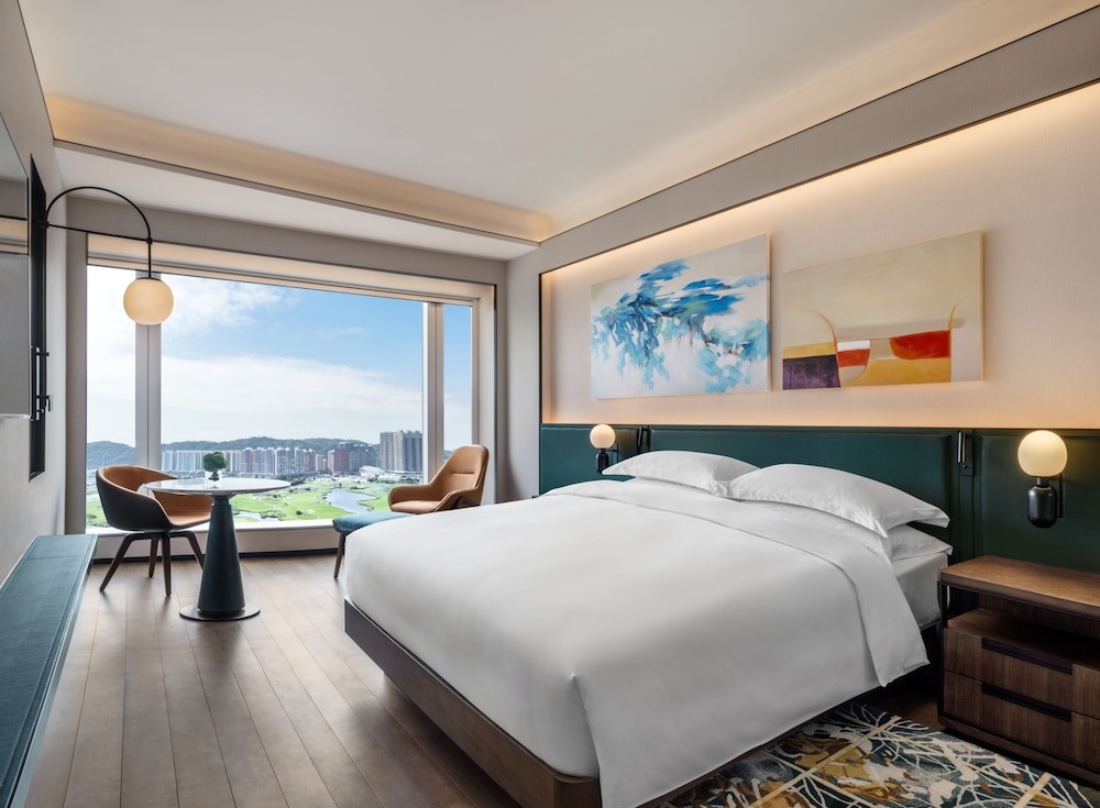 ROOM, KING BED, HIGH FLOOR