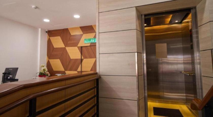 Weiss Hotels Kepong Baru 12/35