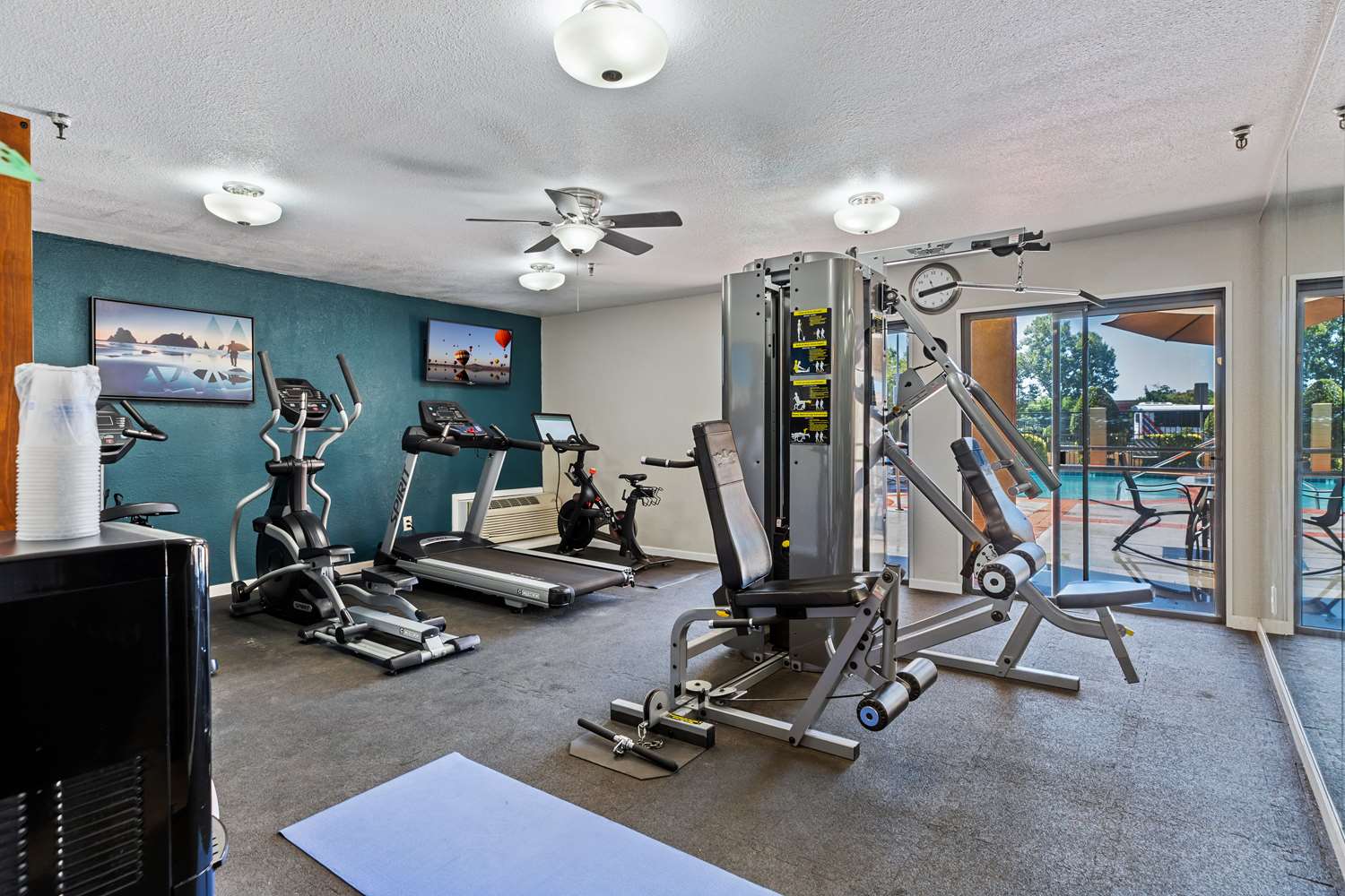 Best Western Plus Executive Inn & Suites 20/33