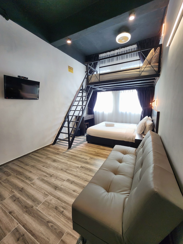 Georgetown Inn by Sky Hive 30/50
