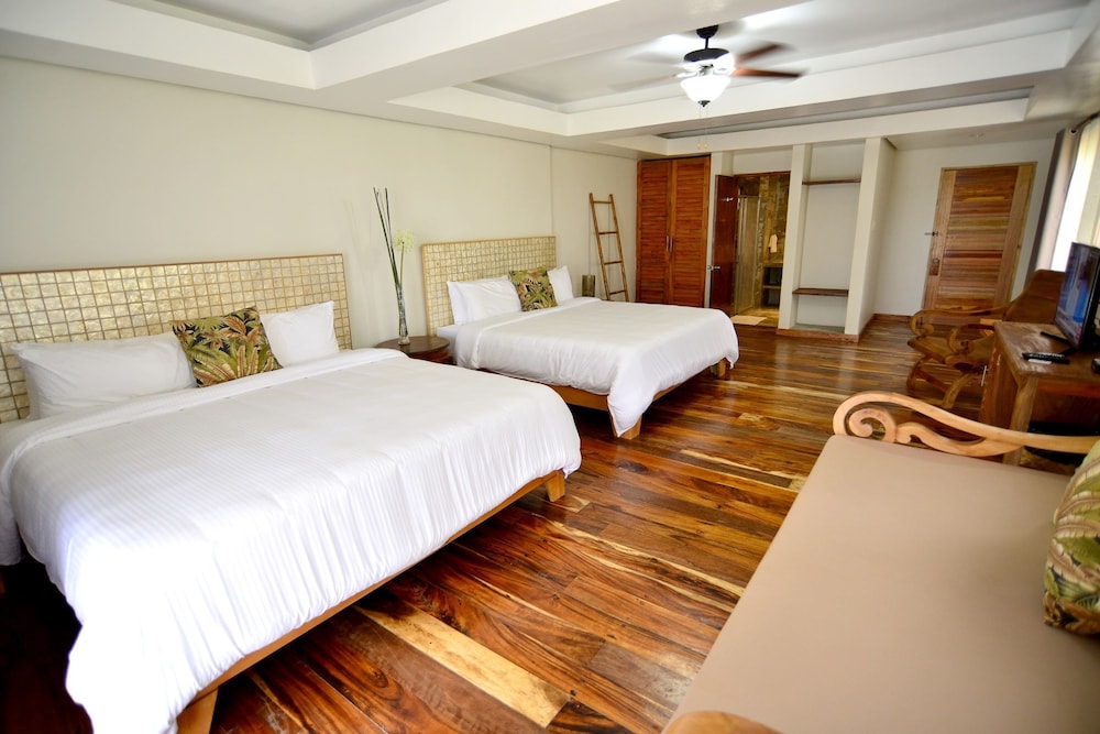Master, Suite, 2 King Beds