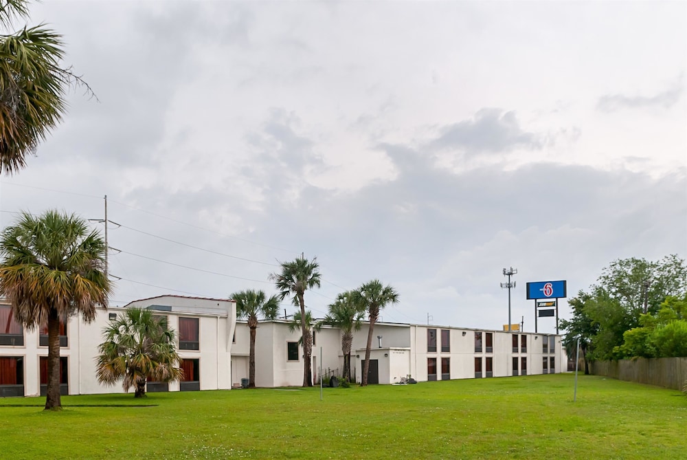 Motel6 New Orleans, LA - Near Downtown 25/30
