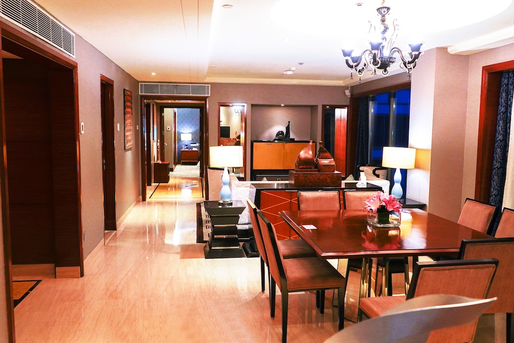 Crowne Plaza Gurgaon 64/82