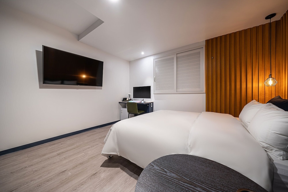 Stay Month Hotel 8/35