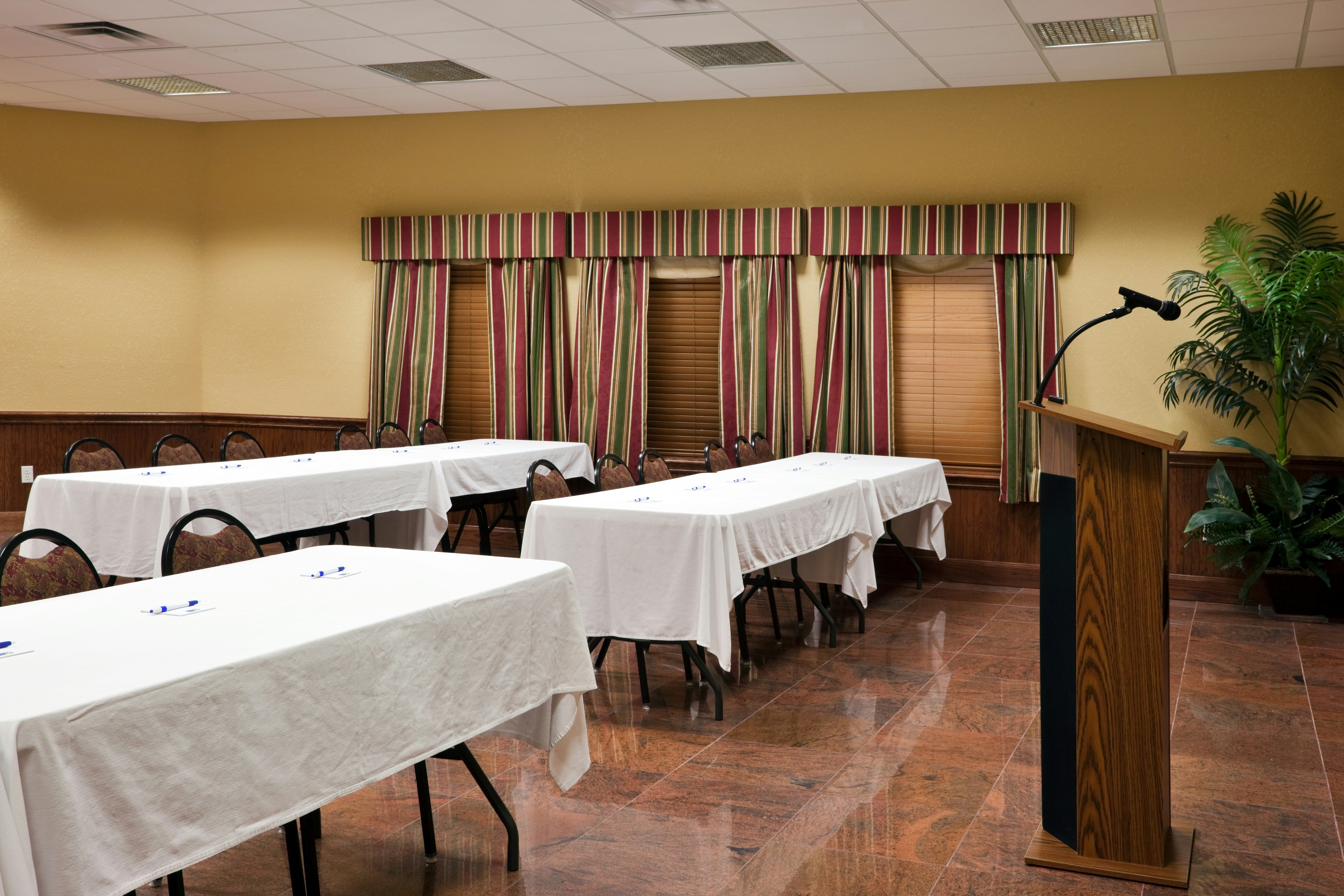 Holiday Inn Express Salado-Belton 35/45