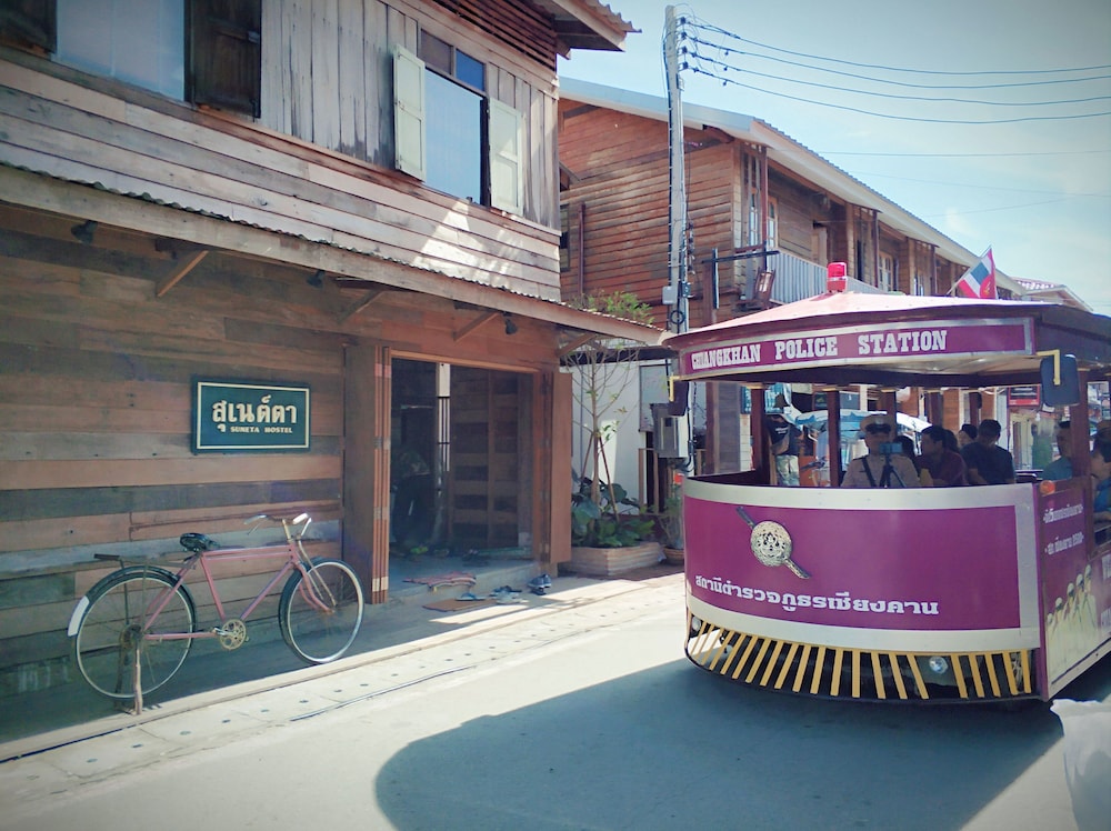 Suneta Hostel Chiangkhan 4/18
