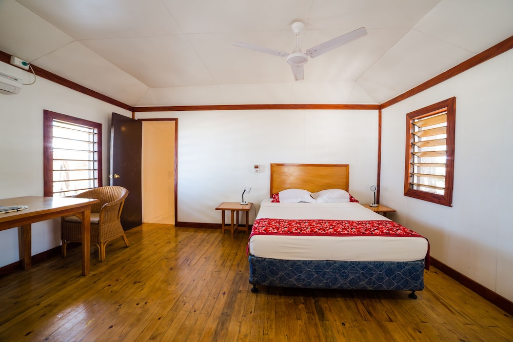 Ratu Kini Backpackers & Dive Resort 16/67