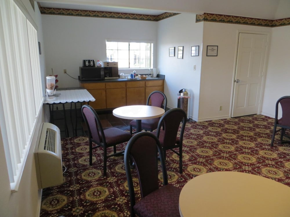 The Executive Inn Suites 49/67