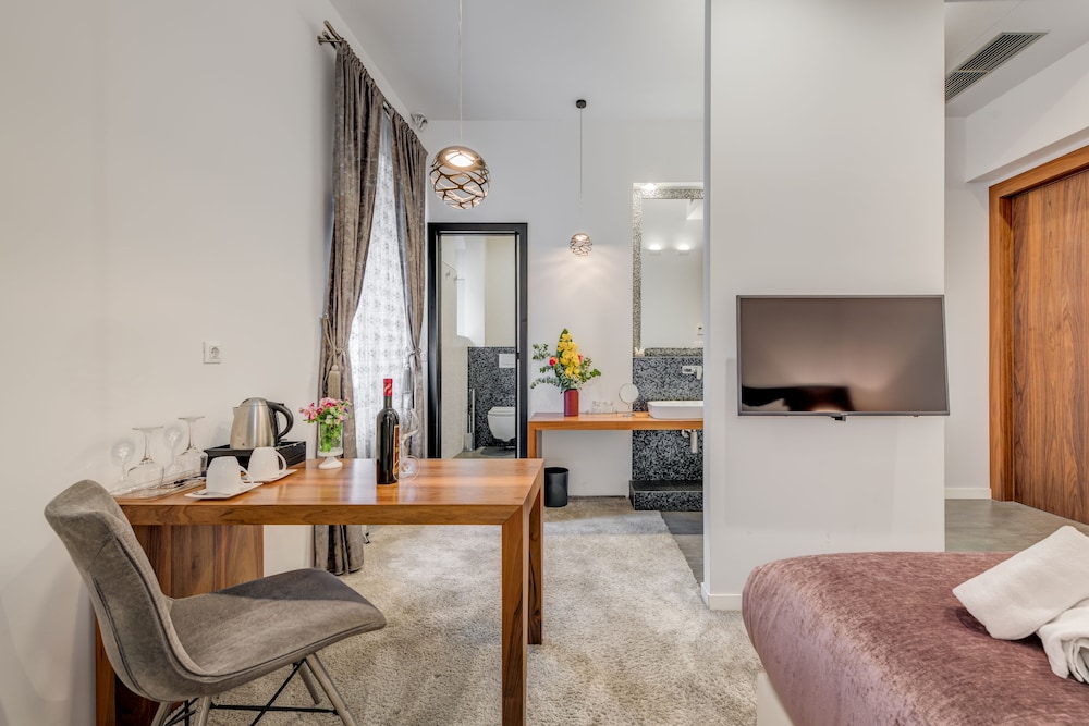Starlight Luxury Suites 31/40