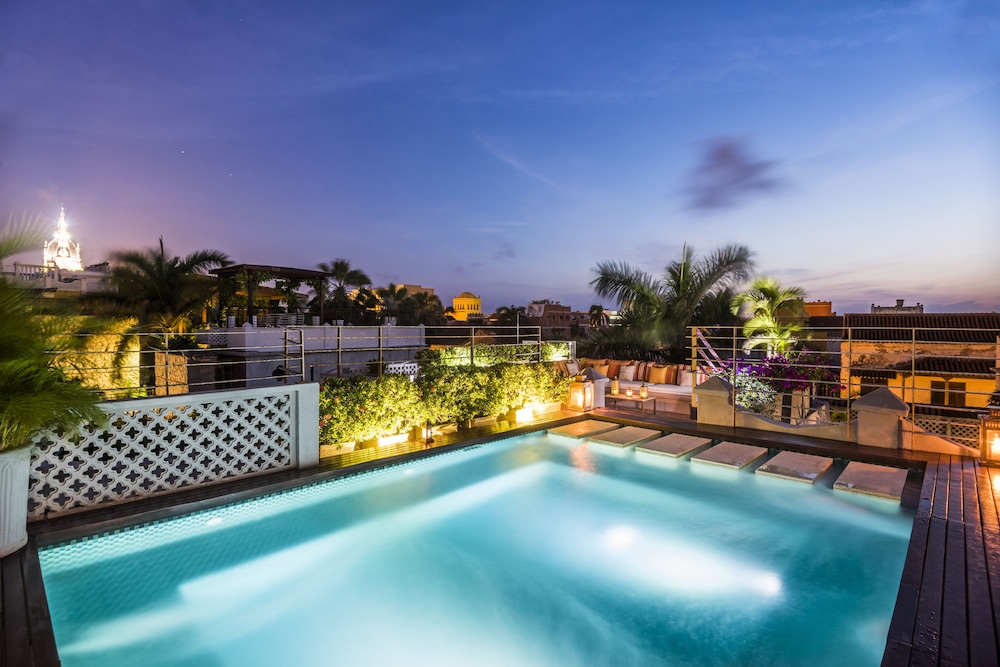 Ananda Hotel Boutique 3/70