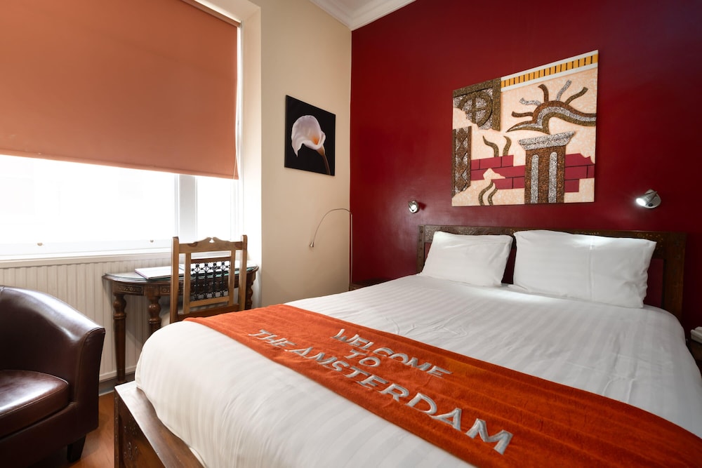 ROOM, DOUBLE BED