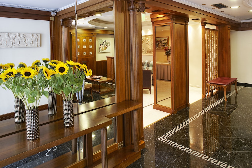 Ava Hotel Suites 3/39