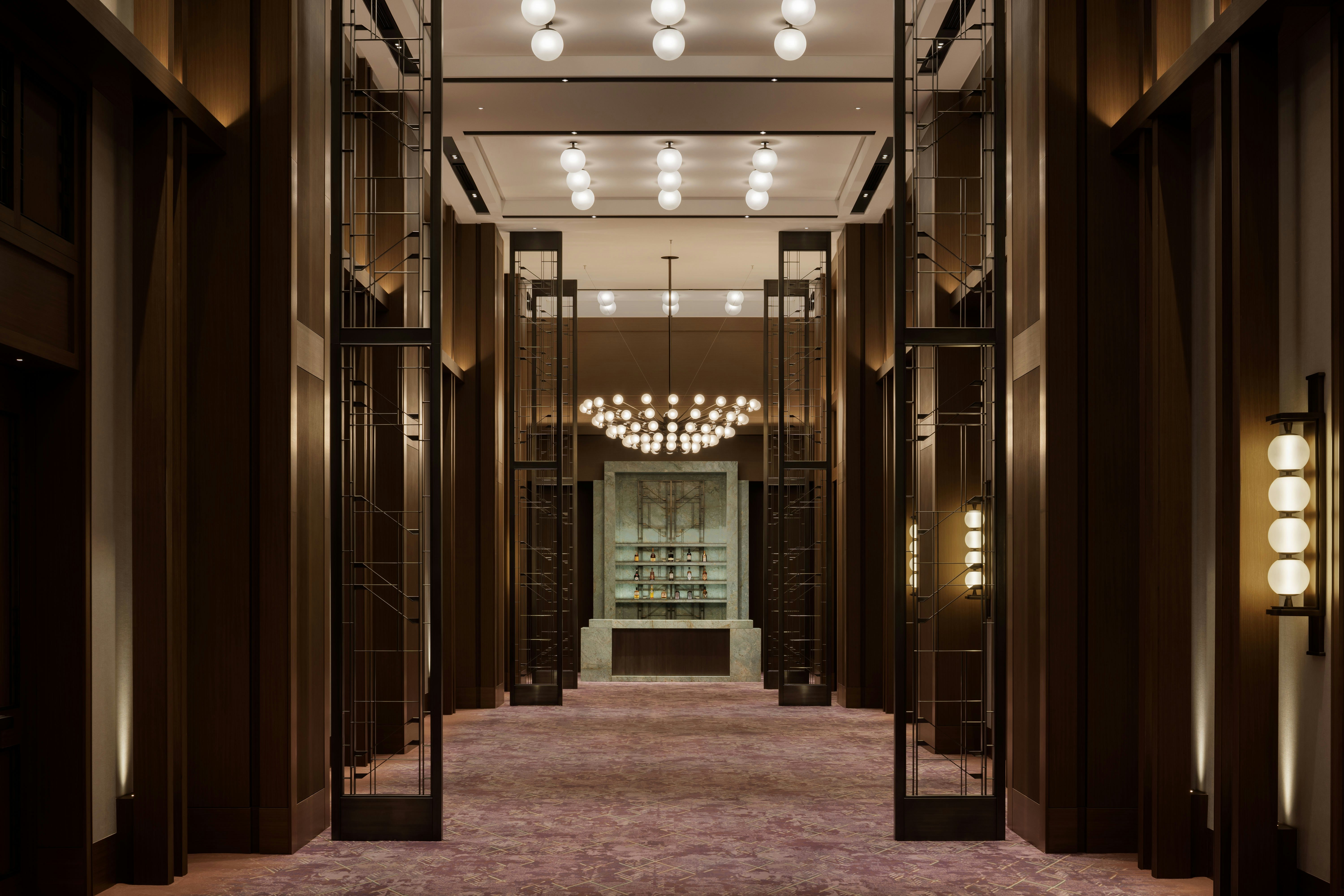 Waldorf Astoria Osaka 55/56
