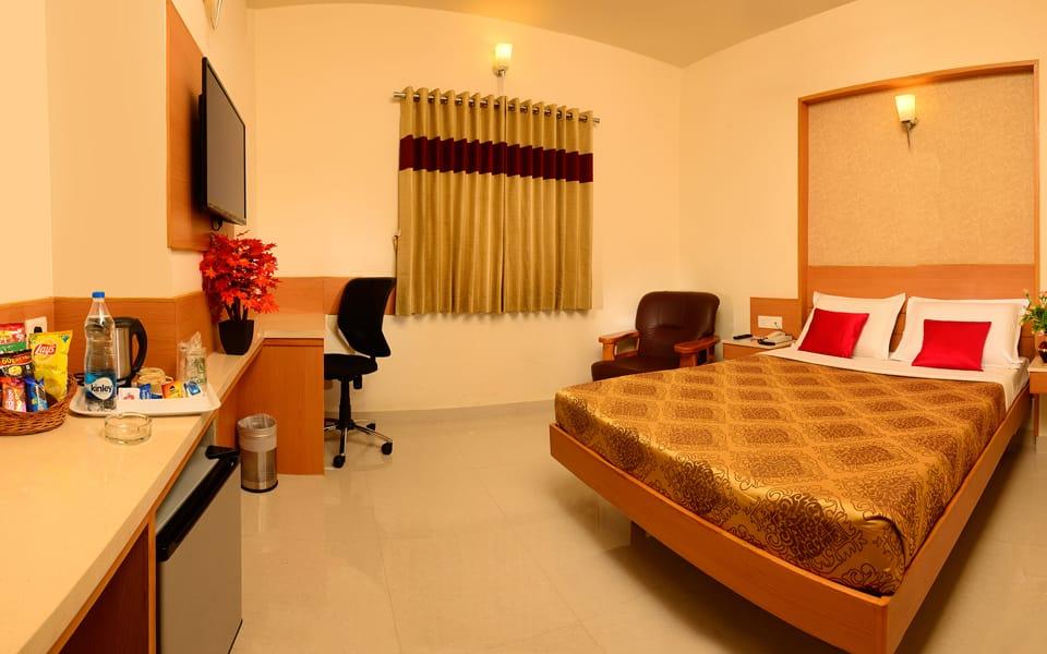 OYO Rooms Cross Cut Road Gokhale Street 8/34