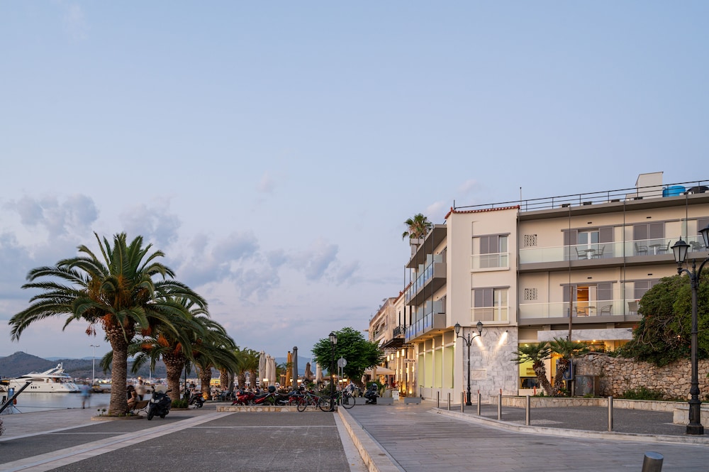 Agamemnon Hotel 54/67