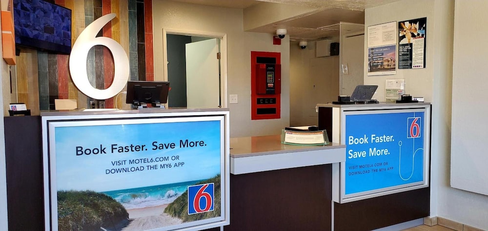 Motel6 Palmdale, CA 43/60