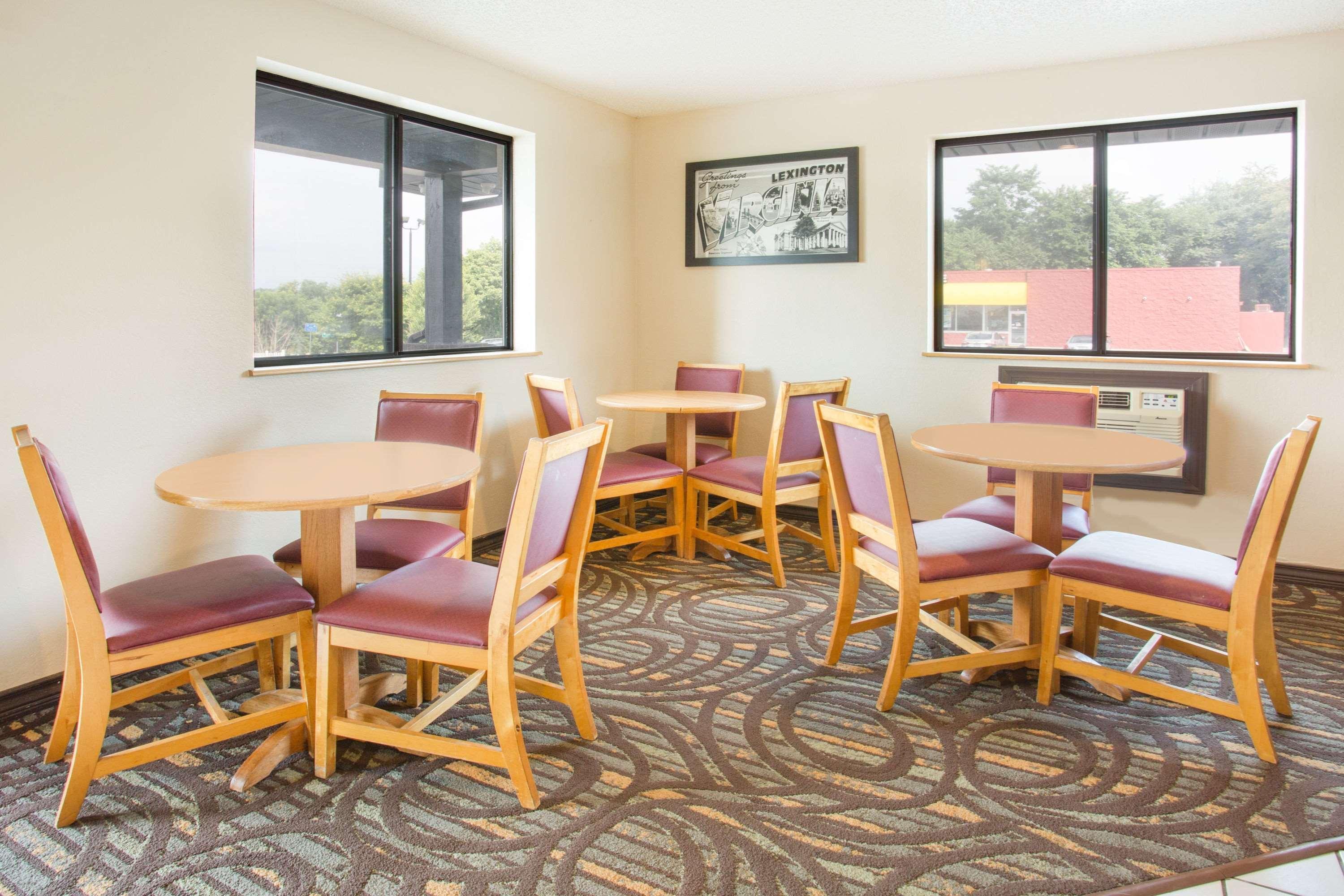 Super 8 by Wyndham Lexington VA 12/16