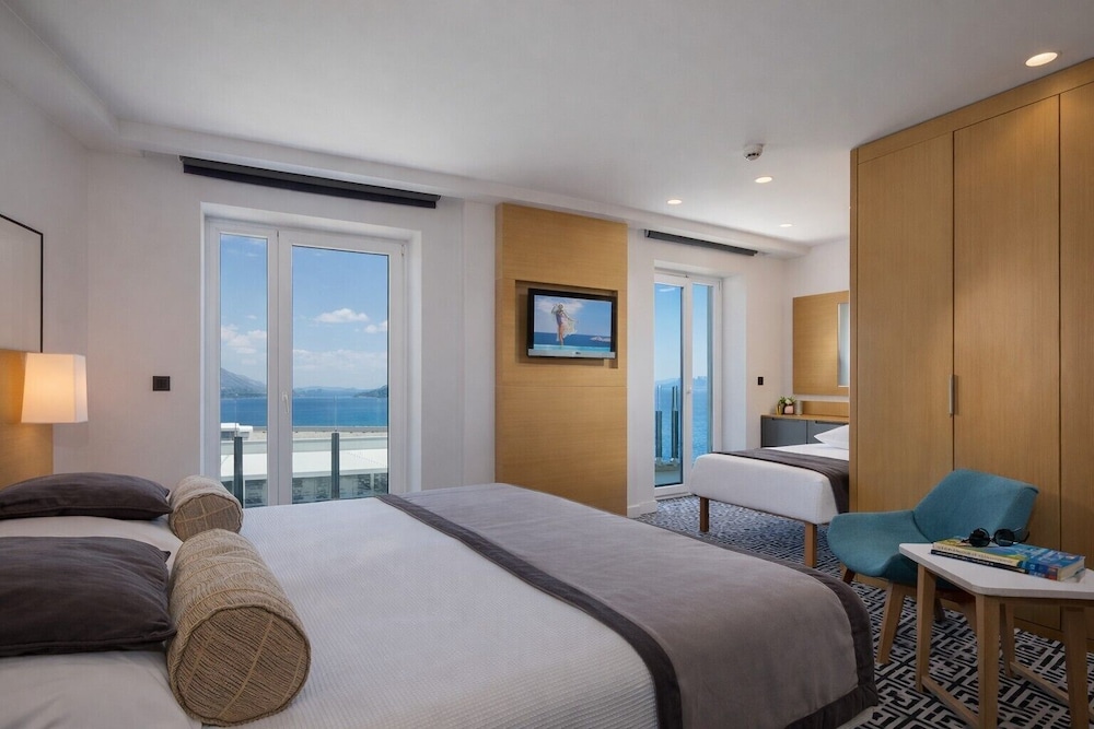 PREMIUM, SEA VIEW, BALCONY