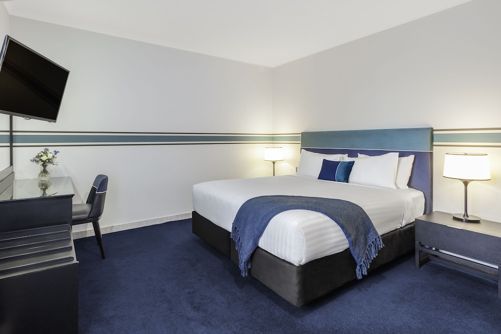 Ramada by Wyndham Diplomat Canberra 20/65