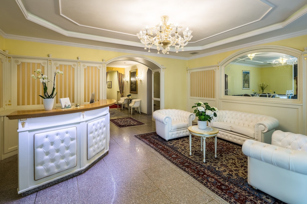 Windsor Hotel 36/50