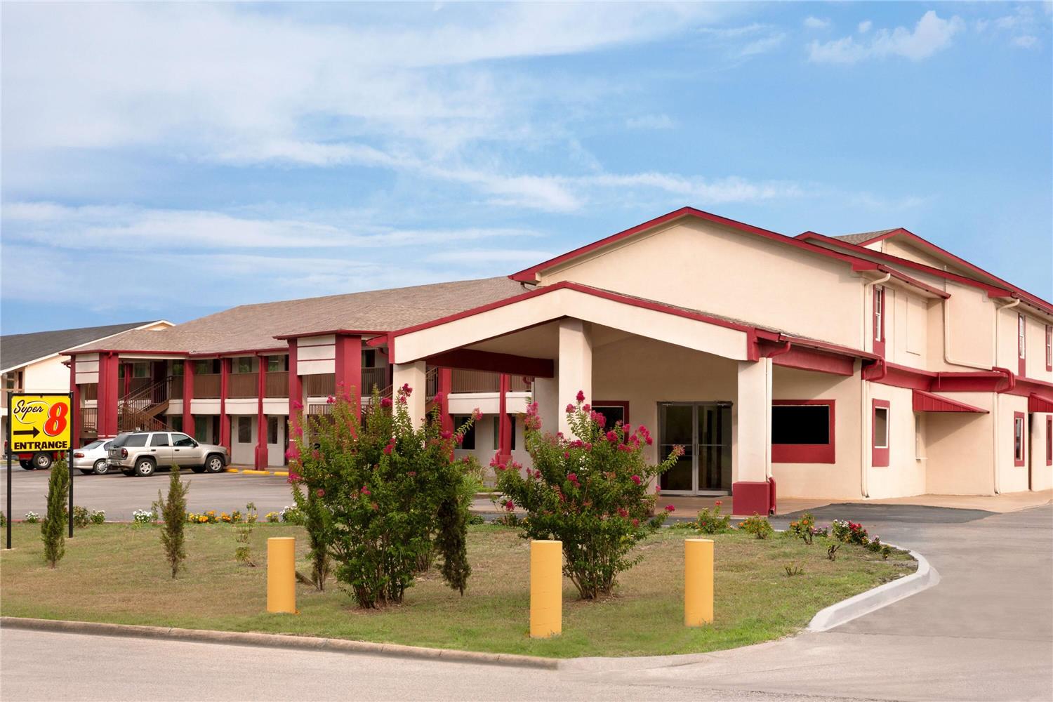 Super 8 by Wyndham Corsicana 1/9