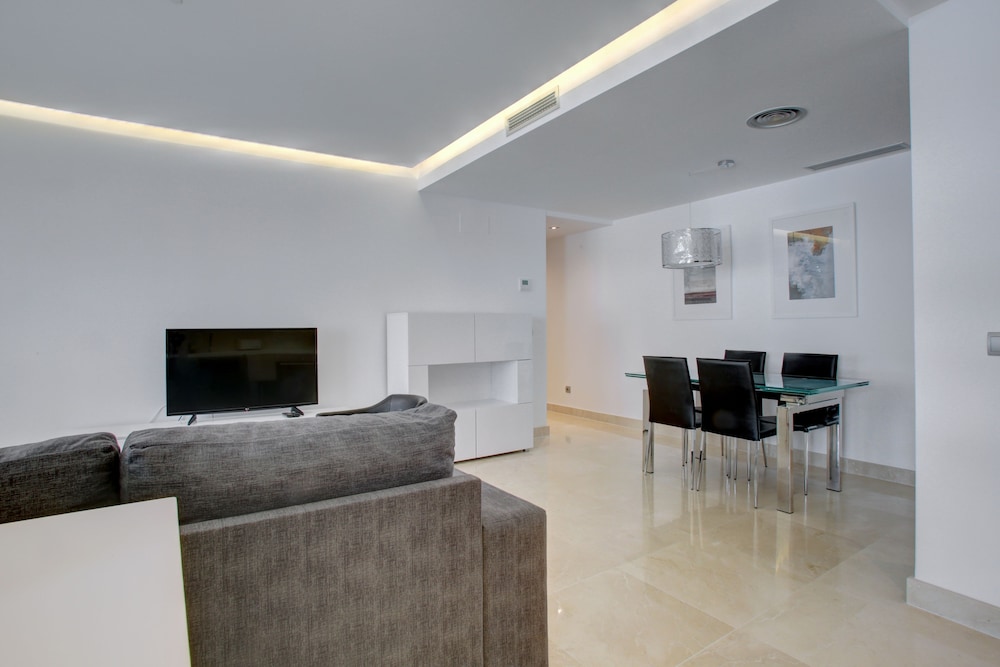 Aqua Apartments Marbella 50/80
