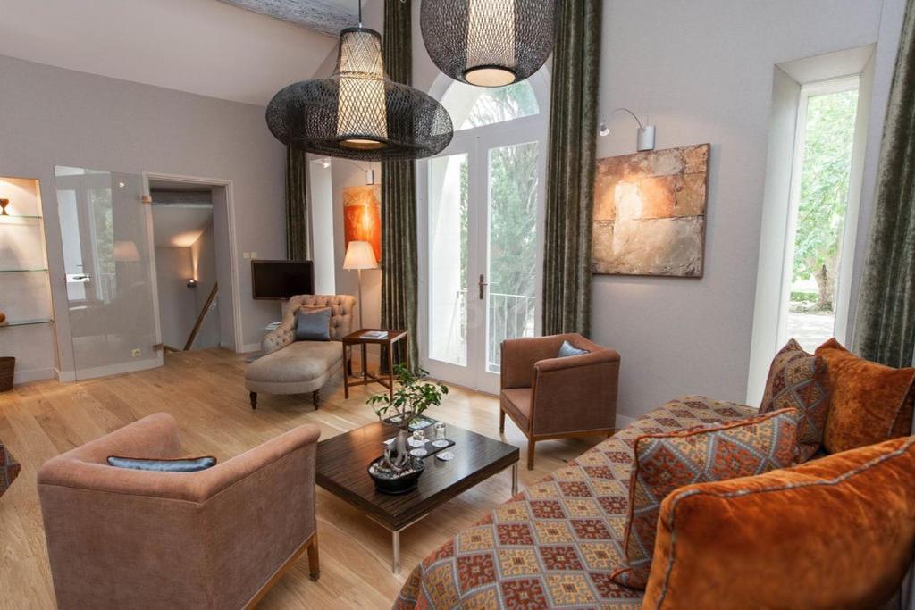 Chateau Des Alpilles 28/50