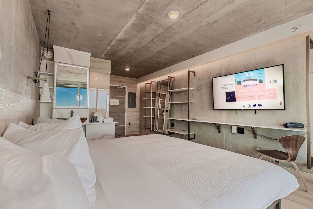 ROOM, KING BED, ACCESSIBLE