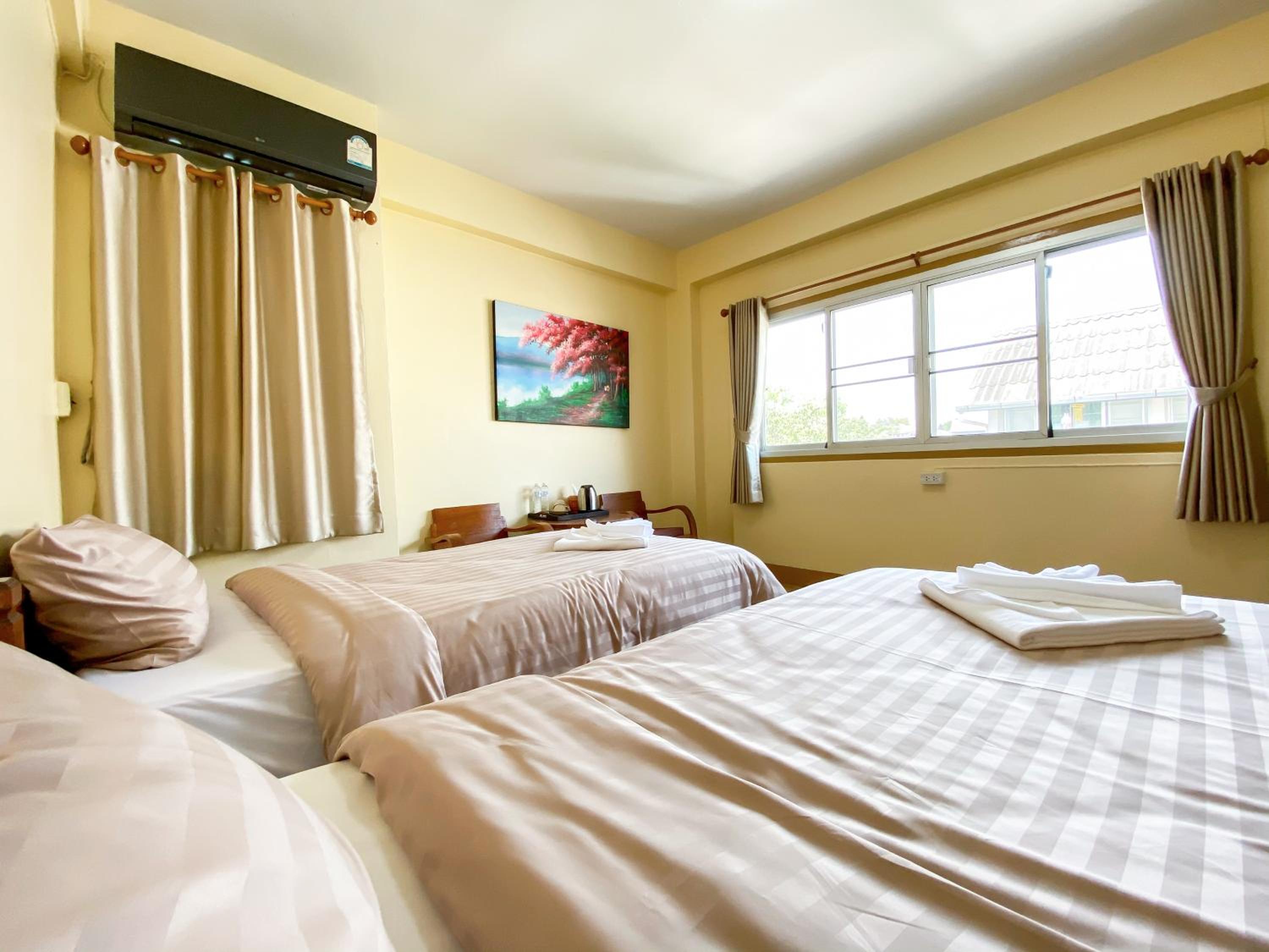 ROOM, TWIN BEDS, LARGE