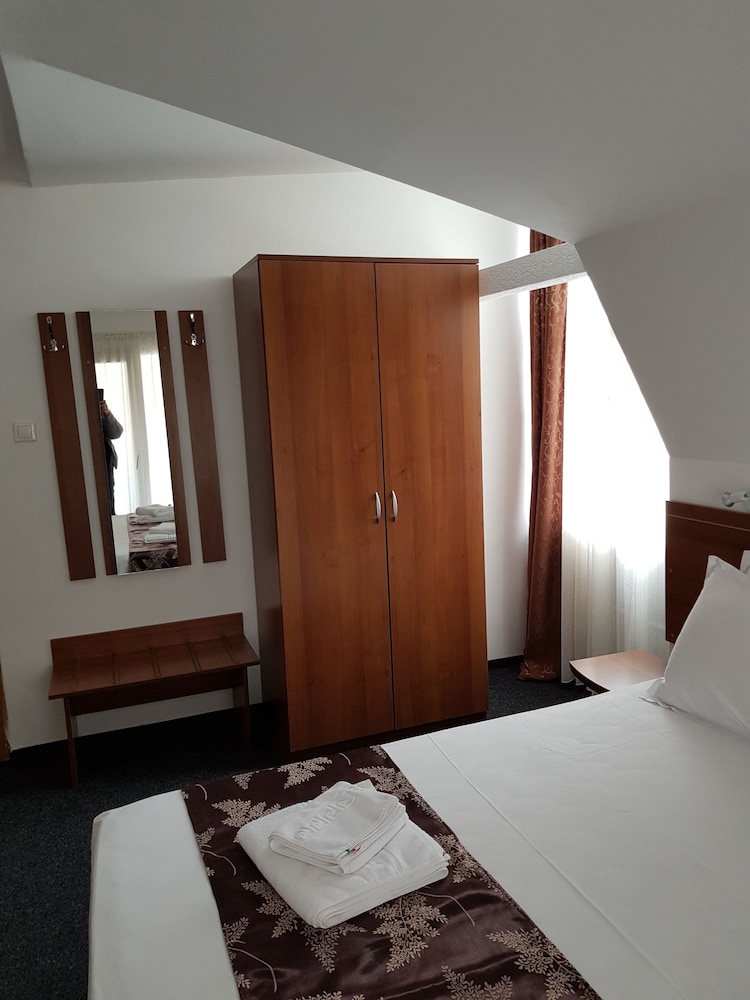 Tranzzit Hotel 13/44
