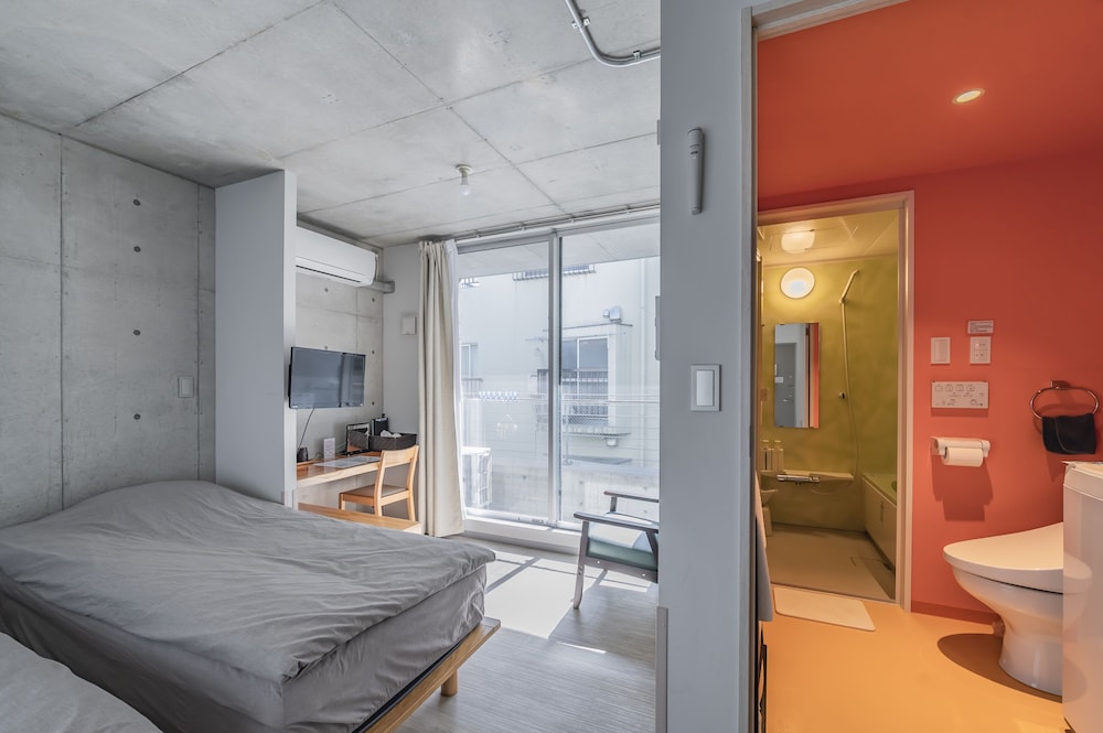 ECONOMY, TWIN BEDS, BATHTUB